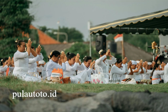 Ritual Adat dengan Keindahan